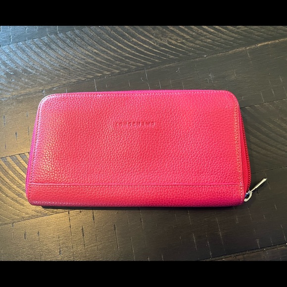 Longchamp Handbags - Longchamp pebbled leather wallet